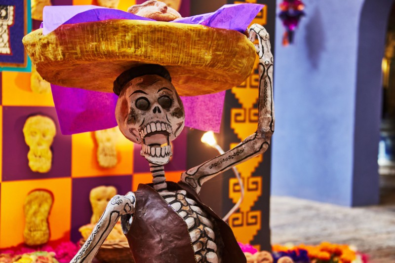 Mexická loutka na Den smrti.
