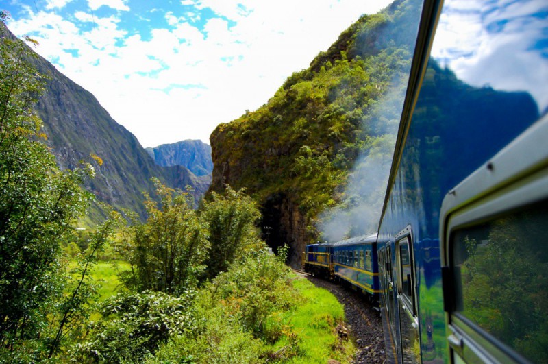 Vlak jedoucí k Machu Picchu.