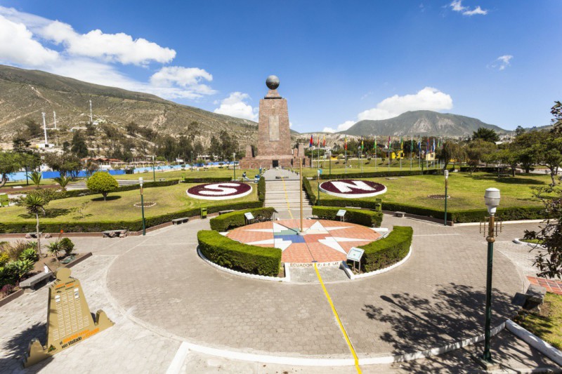 Památník Mitad del Mundo, v překladu 