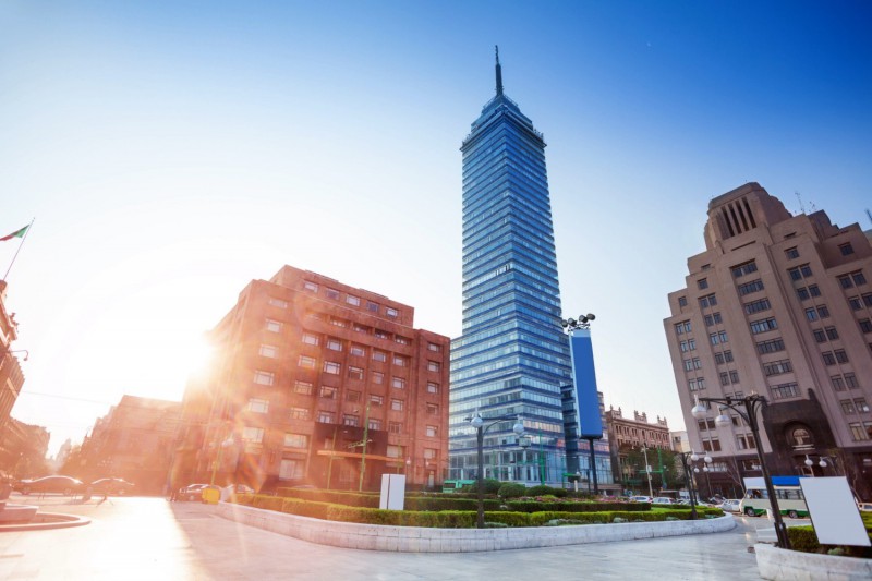 Torre Latinoamericana – ikonický mrakodrap s panoramatickým výhledem na Mexico City.