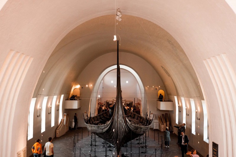Muzeum a stará vikingská loď.