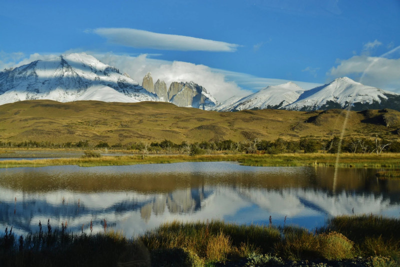 Výhled na zasněžené vrcholky Patagonie. 
