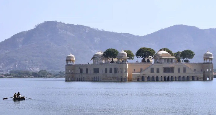 Jal Mahal na jezeře u Džájpúru.