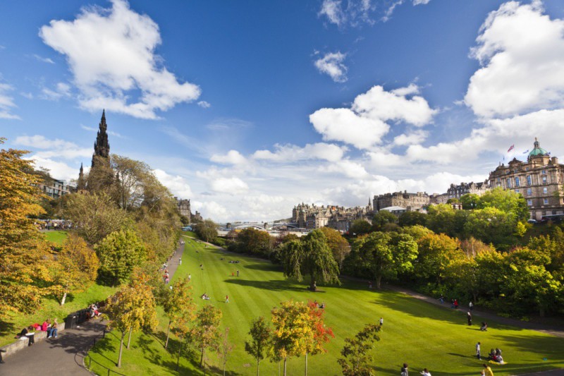 Zahrady u ulice Princes Street.