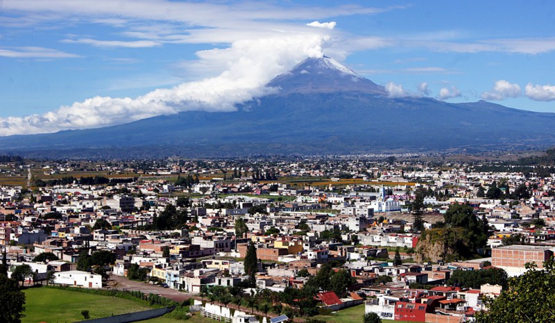 Puebla a sopka Popocatepetl.