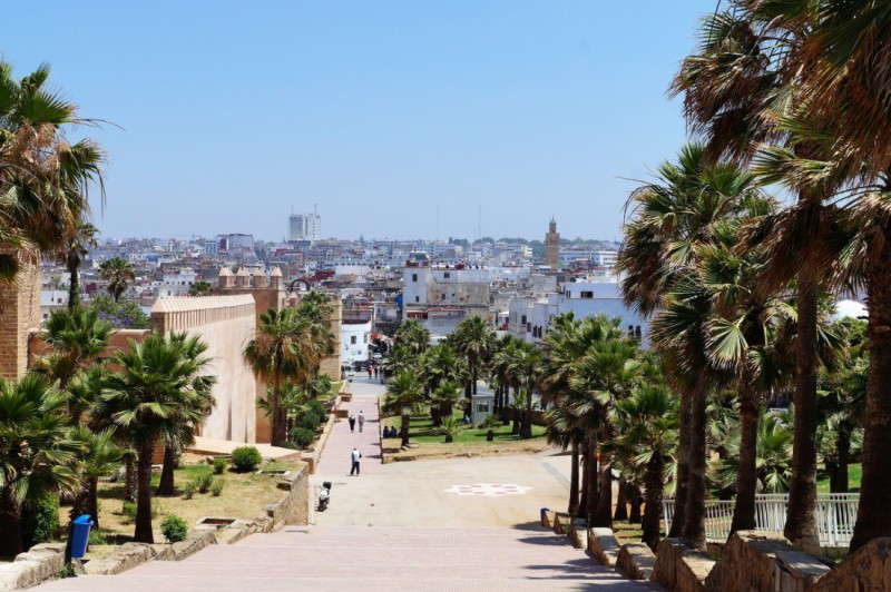 Jasná obloha nad Rabatem.