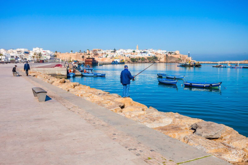 Promenáda kolem pobřeží.