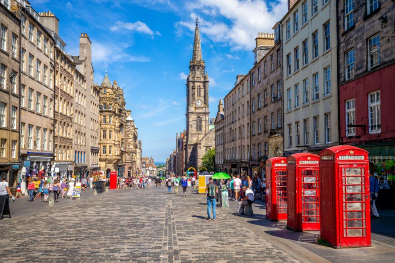 Pěší zóna Royal Mile (Královská míle).