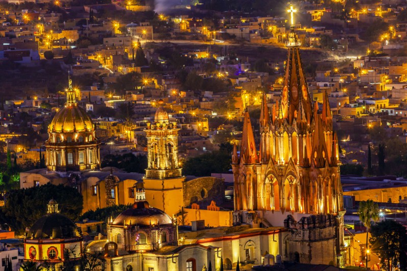 San Miguel de Allende v noci.