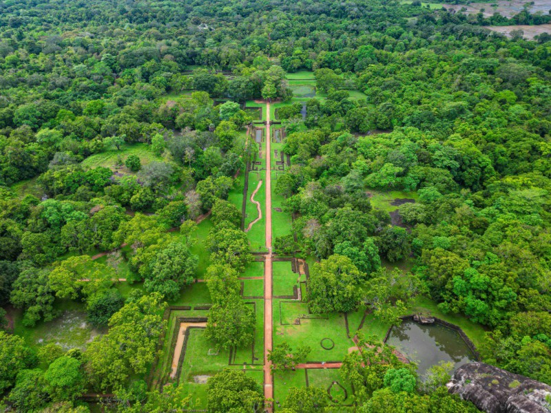 Zahrady v okolí skalní pevnosti Sigiriya.