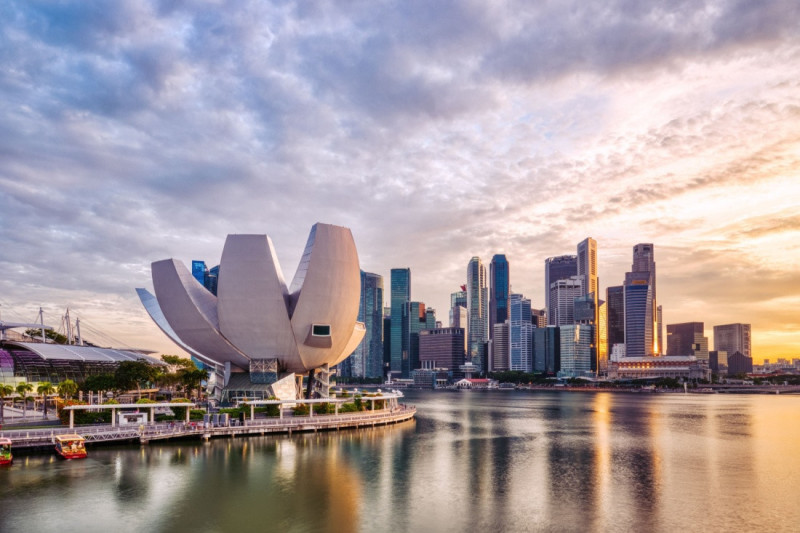 Ohromující panorama Singapuru s ikonickými mrakodrapy.