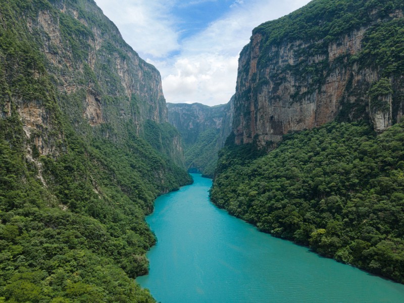 Pohled na kaňon Sumidero shora.