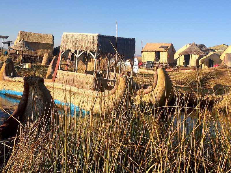Lodě z rákosí, jezero Titicaca.