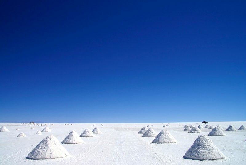 Největší solná pláň na světě - Salar de Uyuni v Bolívii.