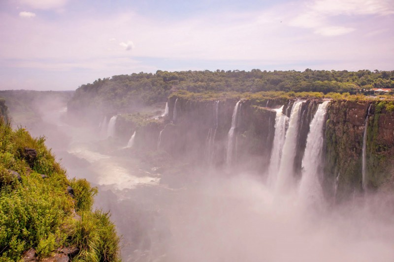 Pohled na část Iguazu Falls.