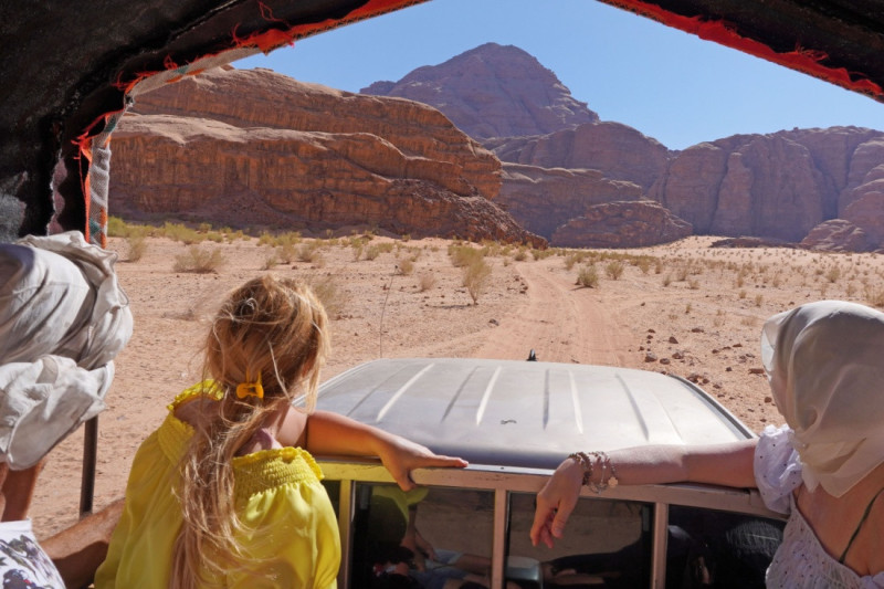 Projížďka offroadem ve Wadi Rum.