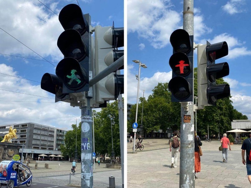 Zelená a červená postavička Ampelmann na semaforu.