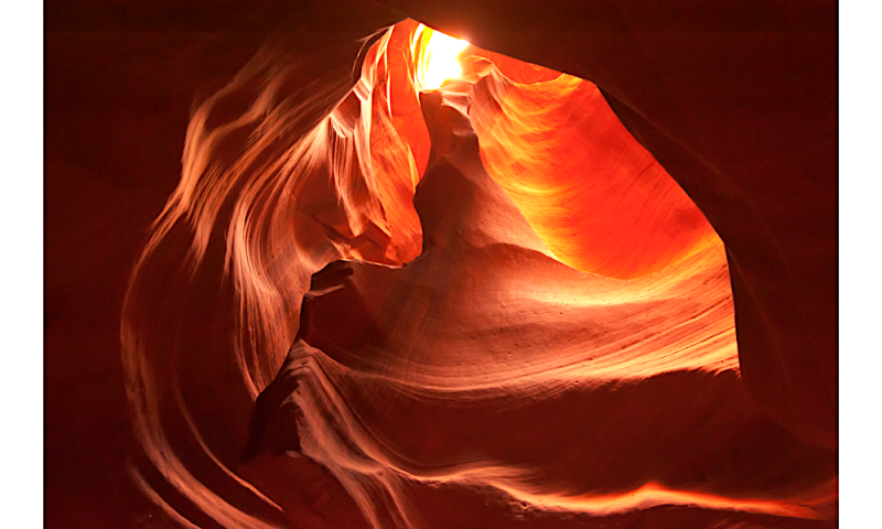 Úchvatné tvary Antelope canyons.