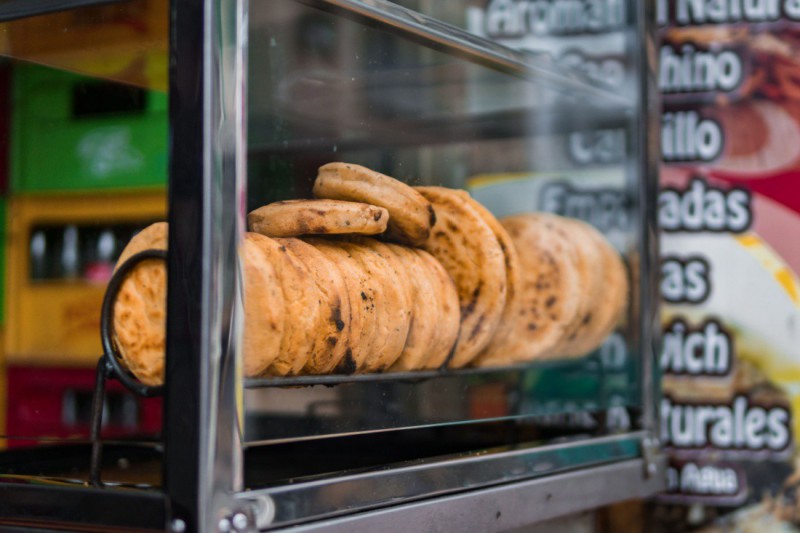 Chlebové placky arepa.