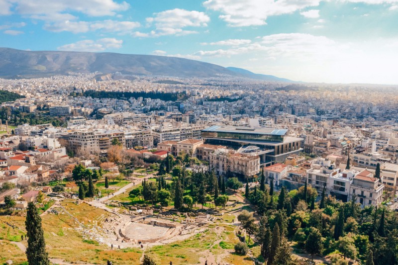 Výhled na Atény z Akropoly.