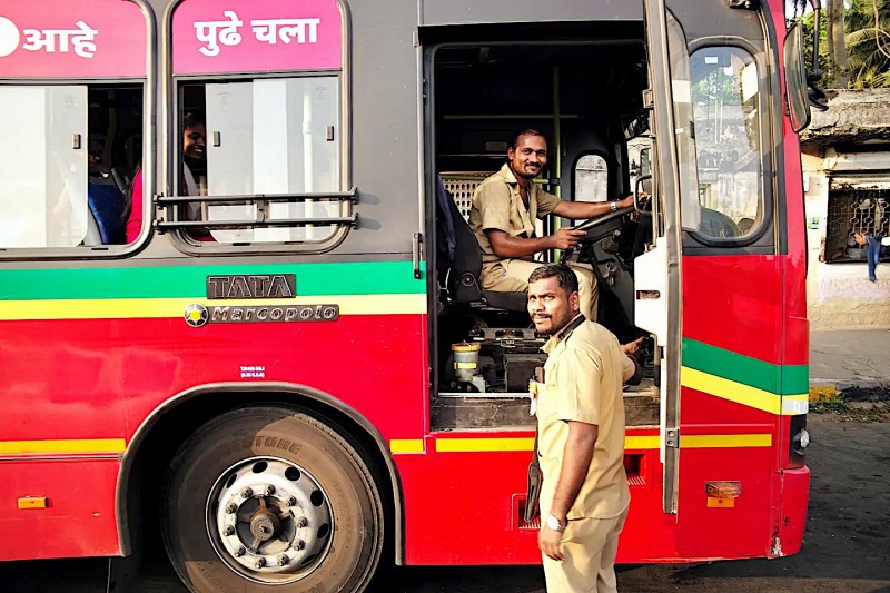  Autobus v Bombaji.
