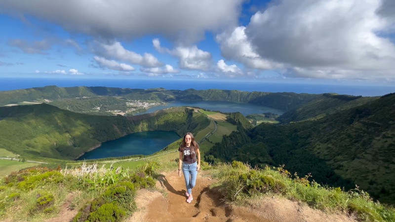 Dechberoucí výhled na krajinu Azorských ostrovů. 
