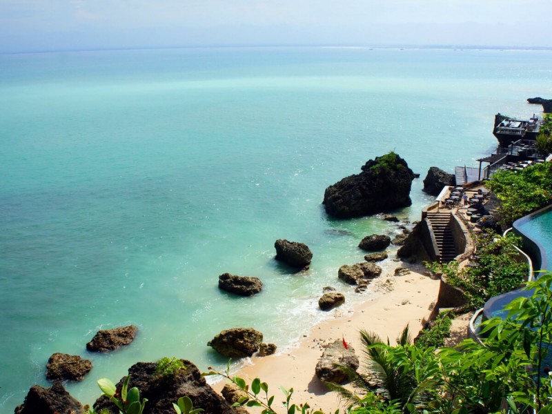 Tyrkysová pláž na Bali.