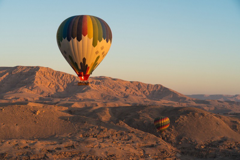 Horkovzdušný balón nad Údolím králů. 