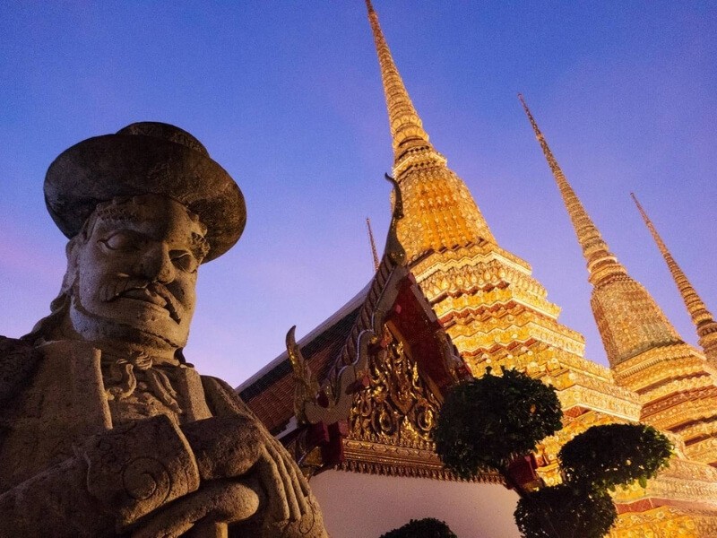 Socha a chrámy Bangkoku.
