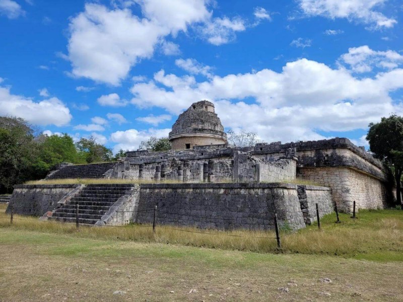 Zachována historická observatoř Caracol.