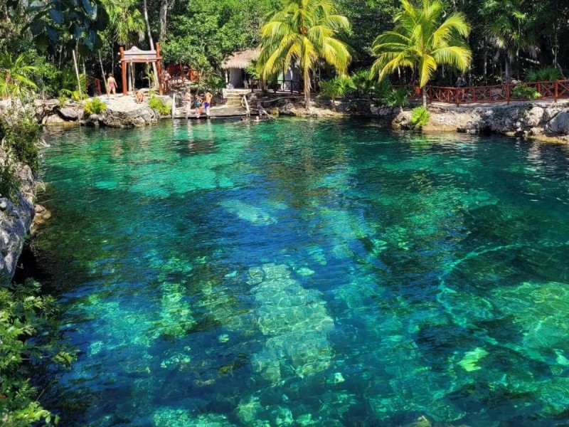 Přírodní jezírko Cenote Casa Tortuga.