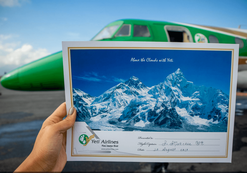 Certifikát podepsaný od pilota po leteckém výletu k Mount Everestu