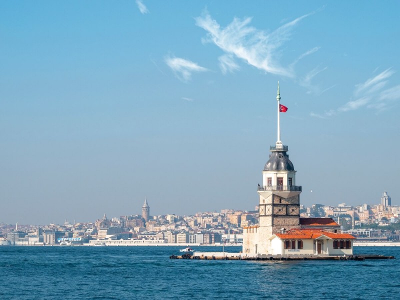 Maják Dívčí věž v Istanbulu.