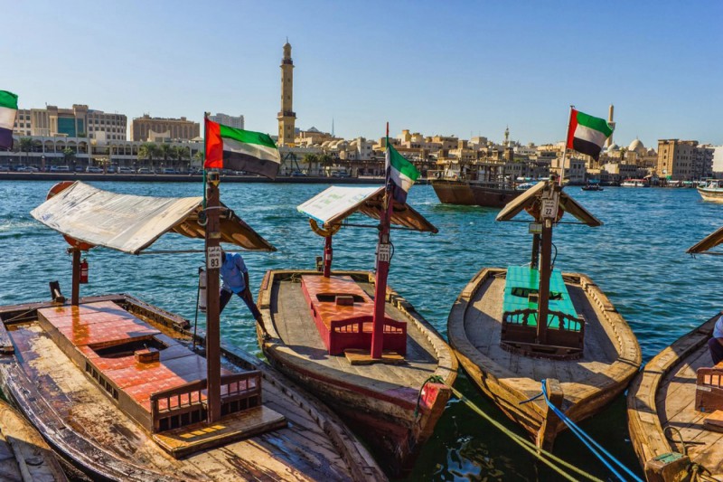 Projížďka na typické loďce po Dubai Creek.
