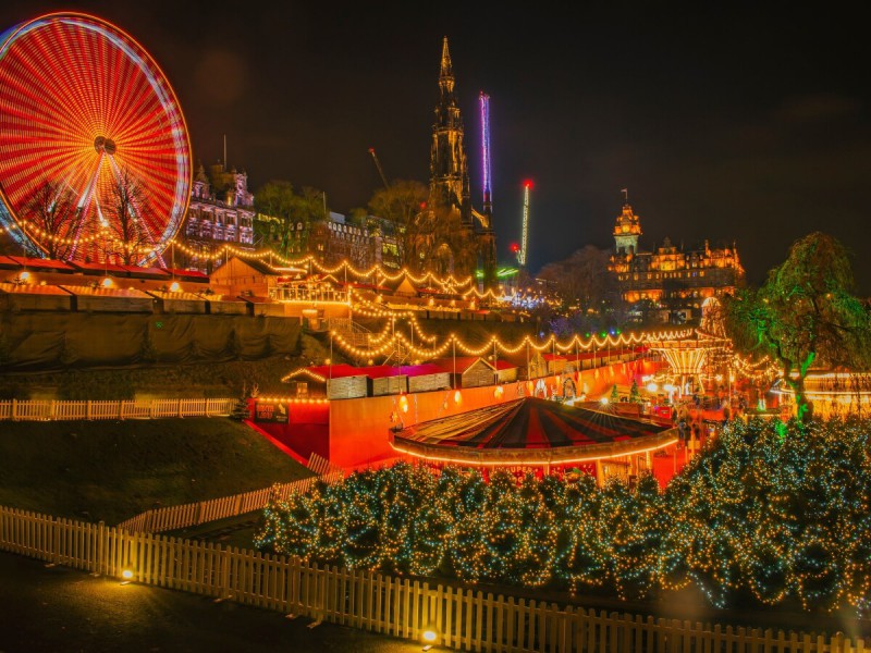 Vánoční trhy v Edinburghu.