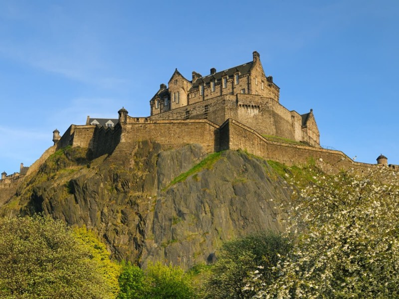 Edinburský hrad ve Skotsku.