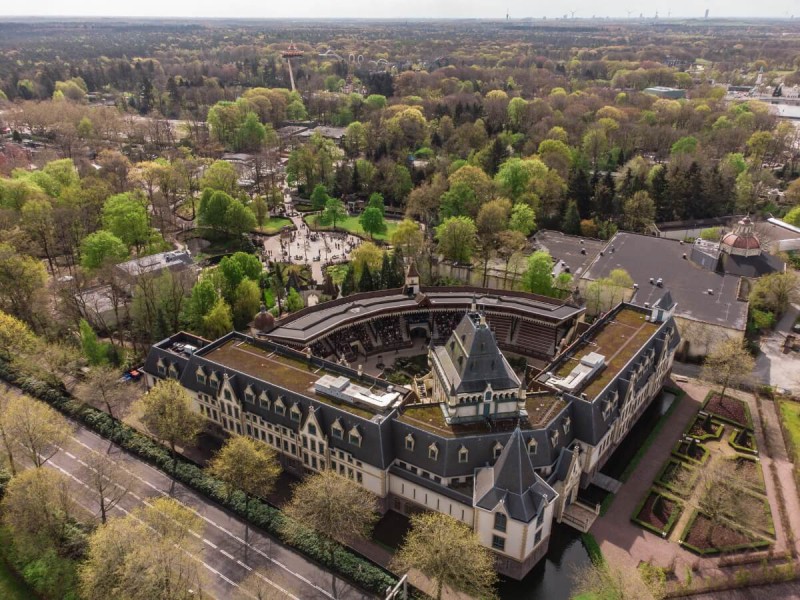 Pohled shora na zábavní park Efteling.