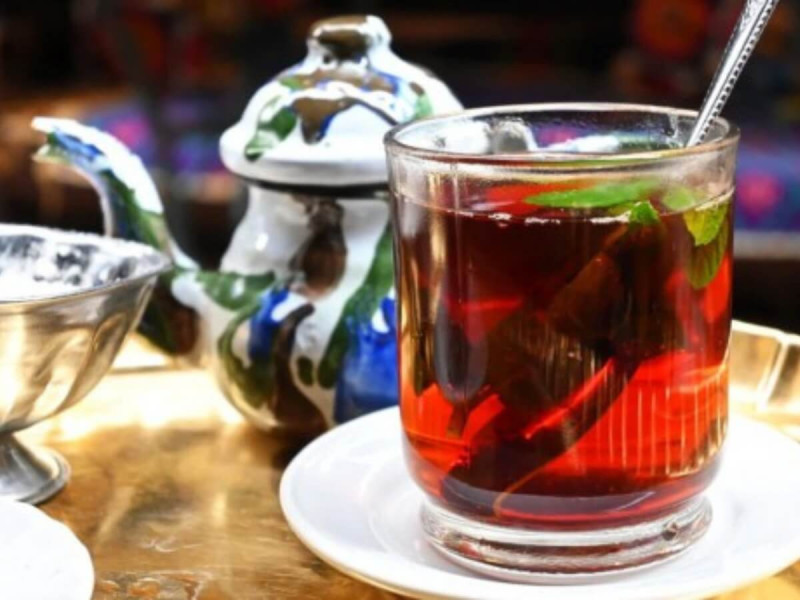 Egyptský čaj s mátou v El-Fishawi v Káhiře.