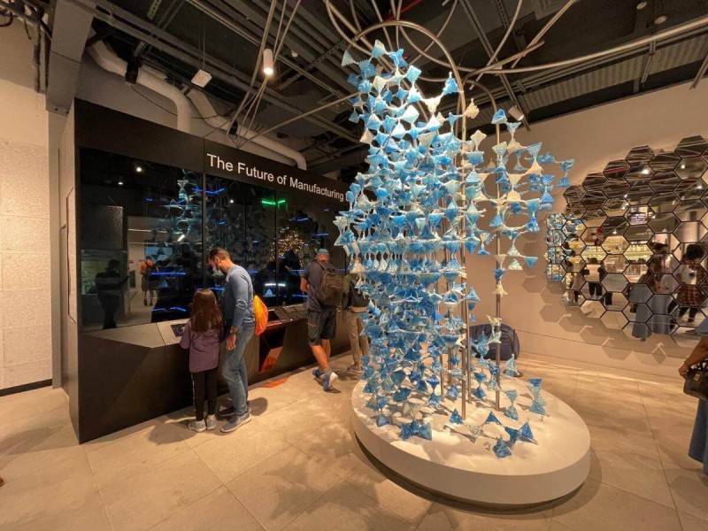 Socha vytvořená z 3D vytištěných sněhových vloček na Expo Dubaj 2020.