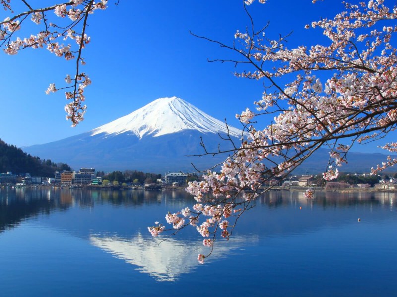 Zasněžená hora Fiji v Japonsku.