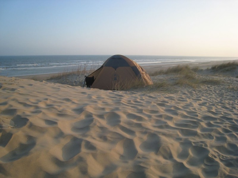 Stan na pláži Bray Dunes ve Francii.