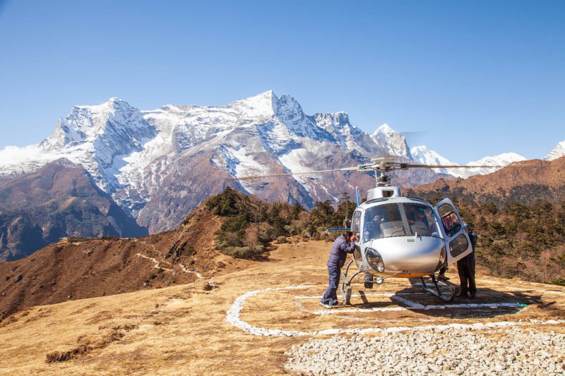 Helikoptéra a výhled na Mount Everest.