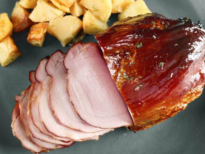 Glazovaná vepřová šunka s medem Honey glazed ham.