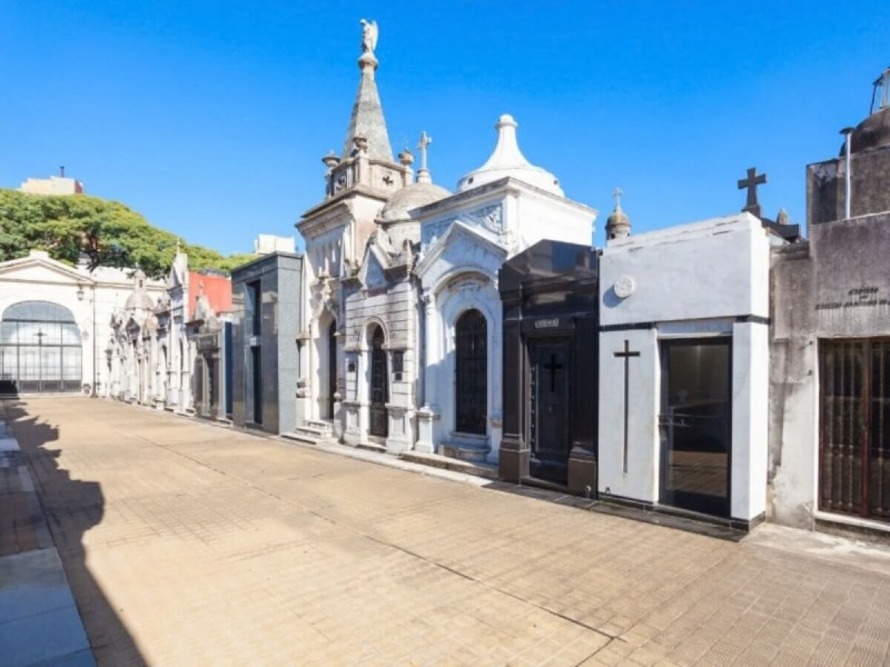 Honosné hrobky na hřbitově La Recoleta v Argentině.