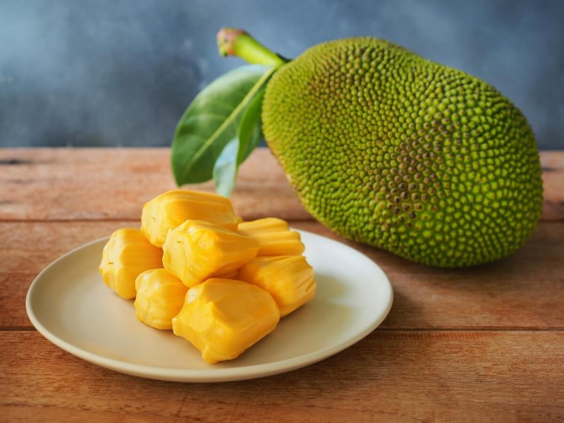 Žluto-oranžové plody jackfruitu.