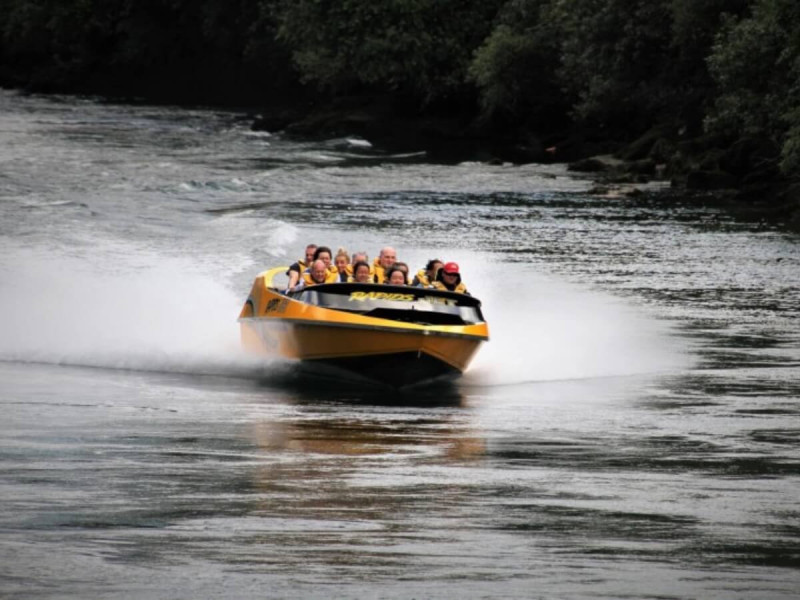 Jet Boating na řece Waikato.
