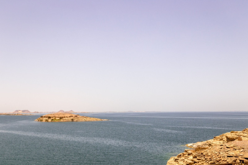 Pohled na Násirovo jezero v Egyptě.