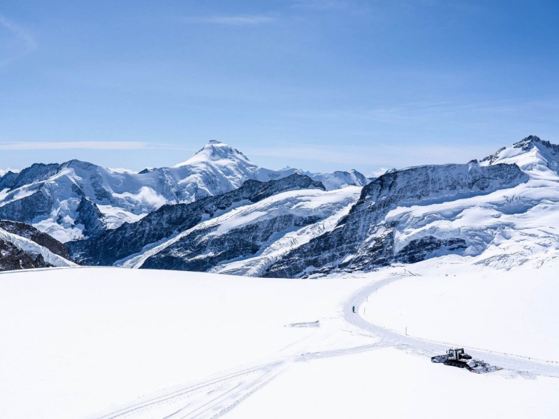Zasněžené hory Jungfraujoch ve Švýcarsku.