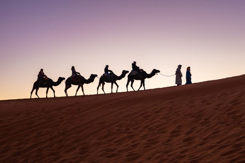 Západ slunce na poušti v Maroku