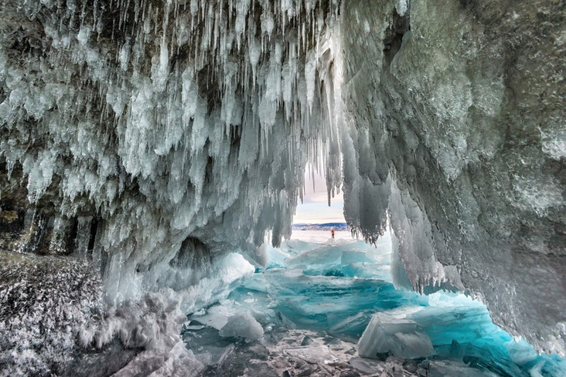 Ledová jeskyně na jezeru Bajkal